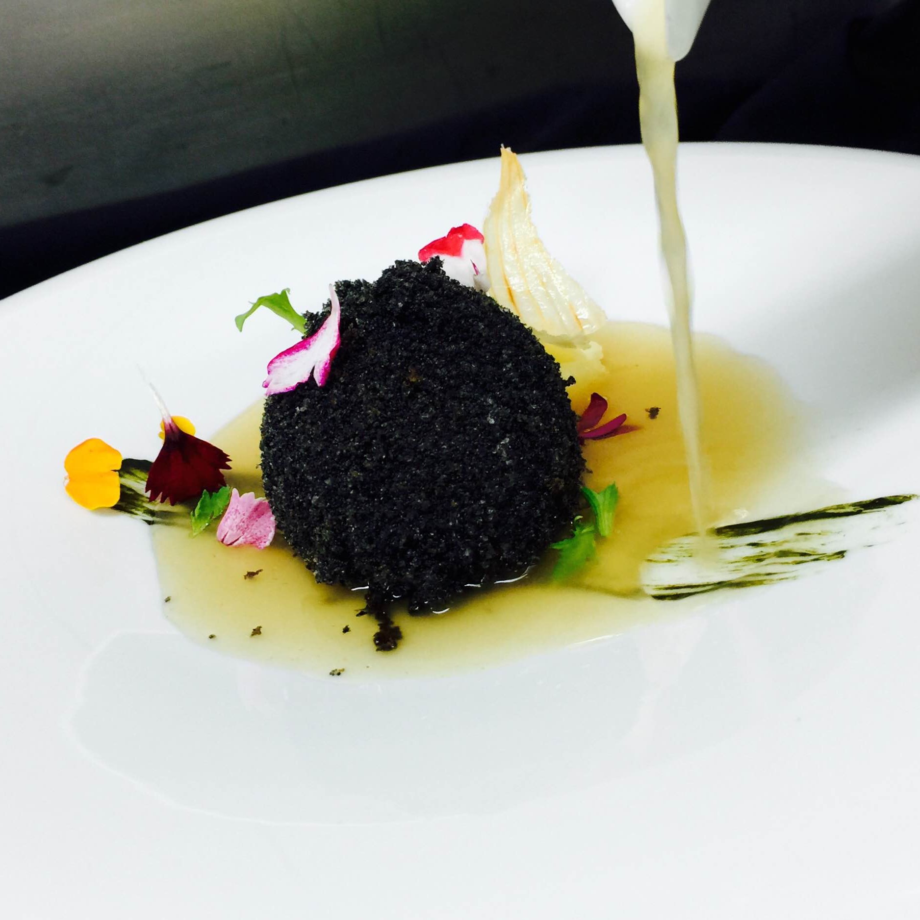 Plato de Daniel García Peinado terminado con una salsa